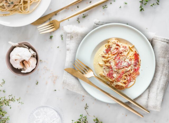 Карбонара (спагеті у вершковому соусі з жовтком, хрустким беконом та пармезаном)