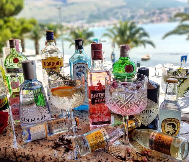 Whats your favourite combination of gin and tonic? Find us in Stobreč and enjoy in best bar in town just a step away from you!