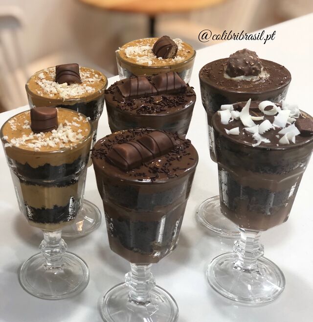 Nossas maravilhosas taças de chocolate e bolo de diversos sabores 