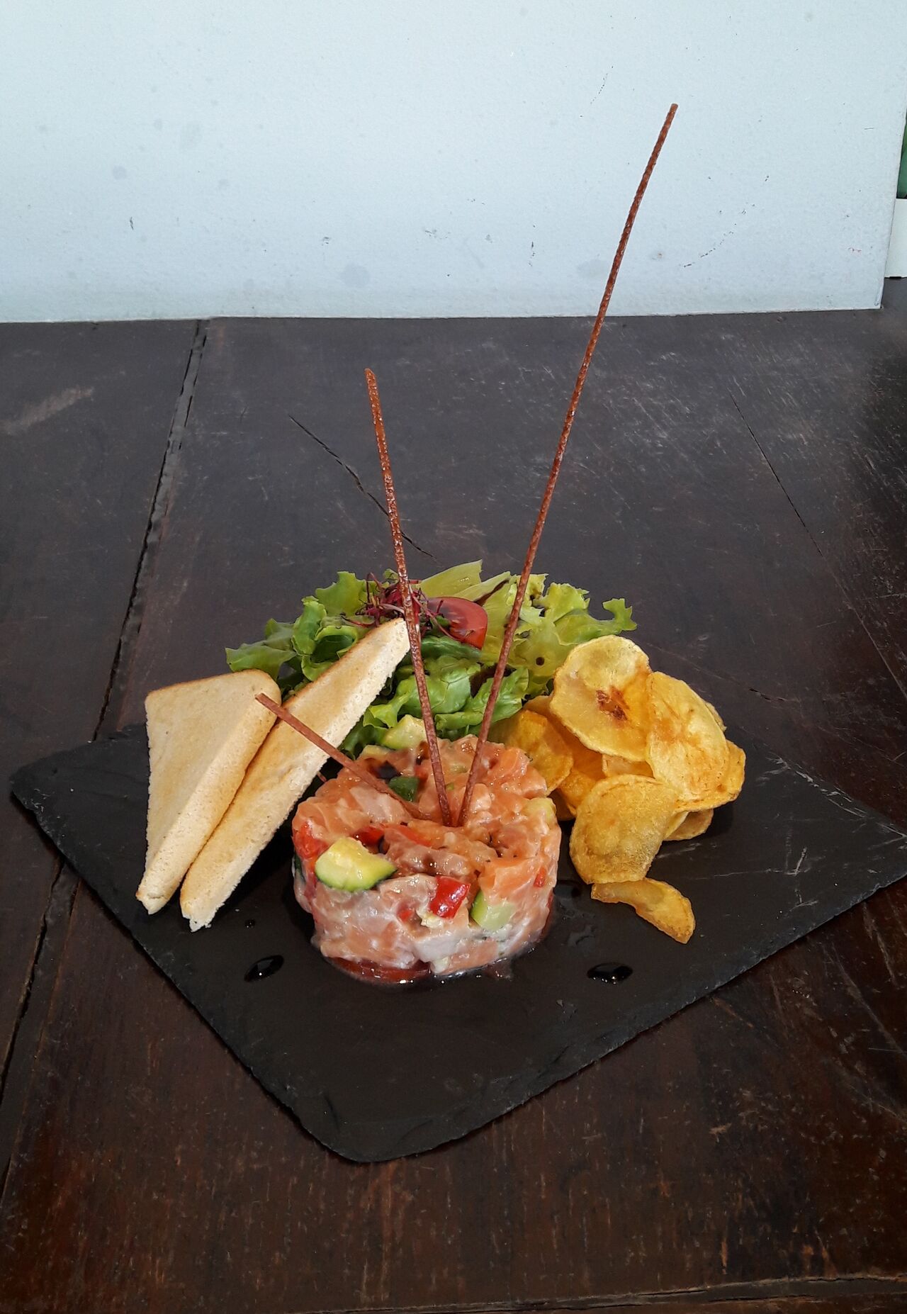 Tartare de saumon et toast