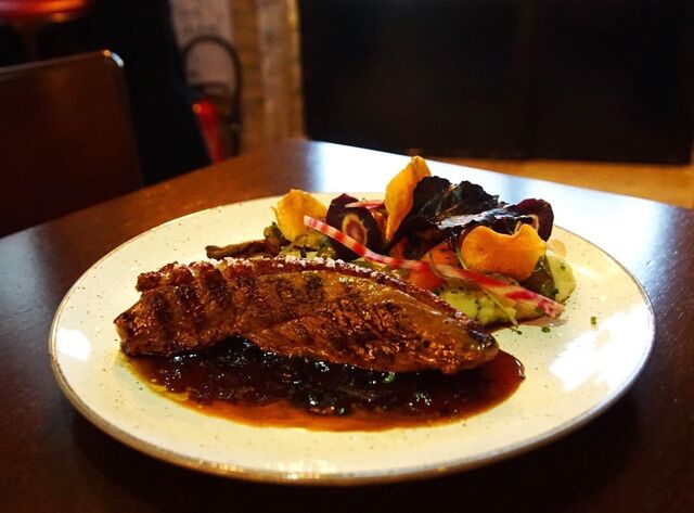 Magret de canard sauce cerises noires