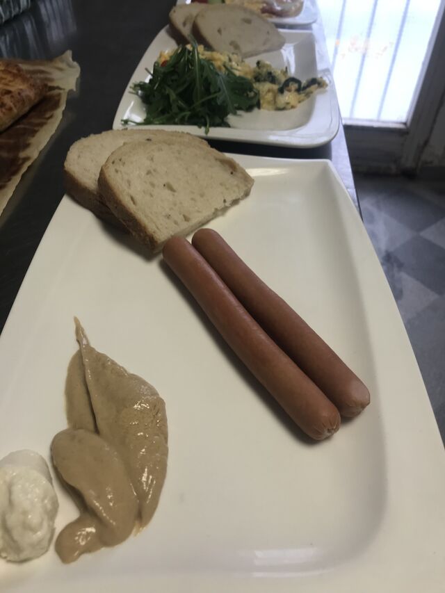Párky a chrenom a horčicou