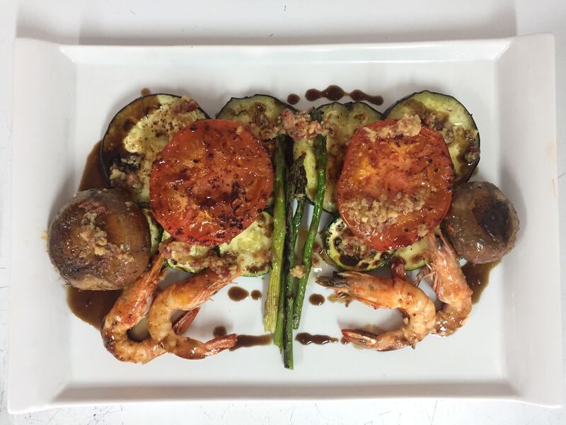 Parrillada de verduras con langostinos