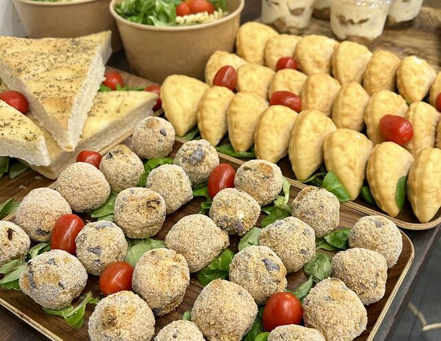 Moelleux d’aubergines à la parmigiana et panzerottini tomate et mozzarella 