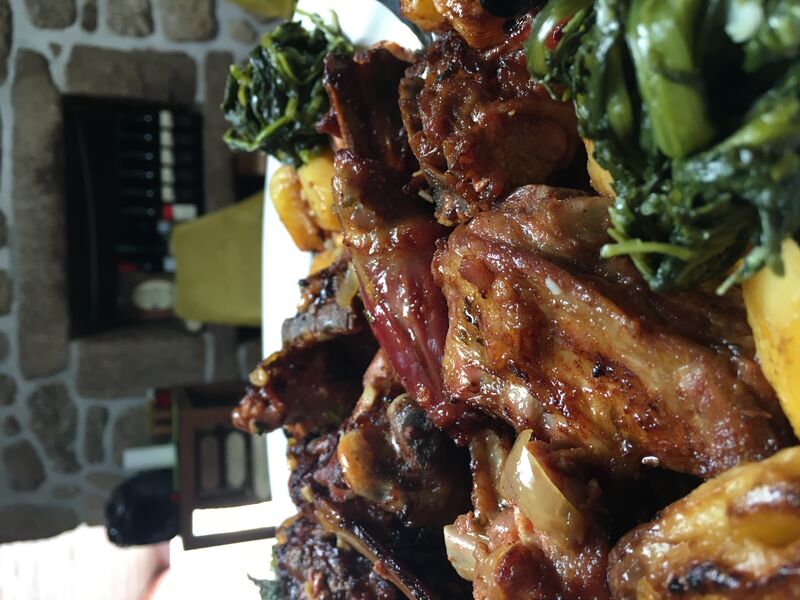 Aos Domingos ou por encomenda .... Cabrito no Forno