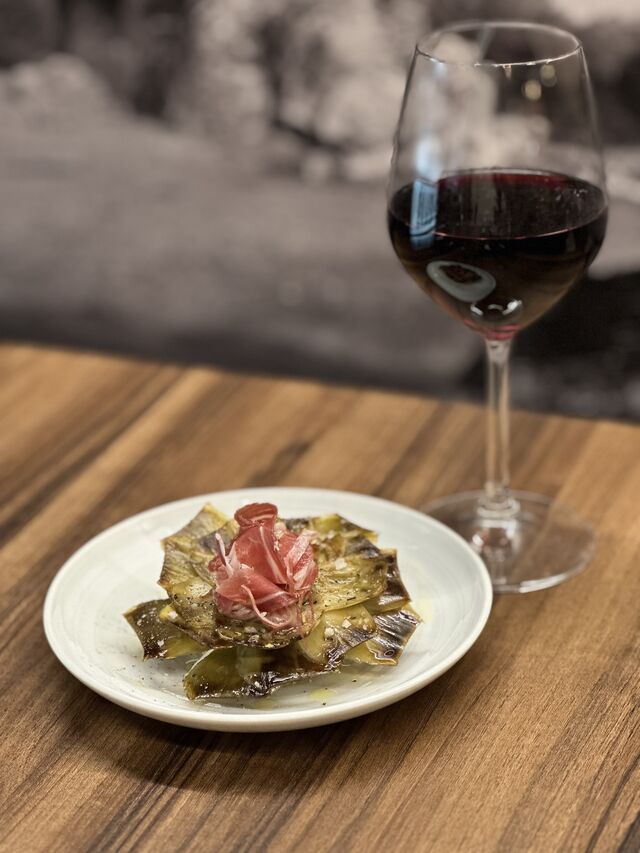Flor de alcachofa con crema de jamón ibérico