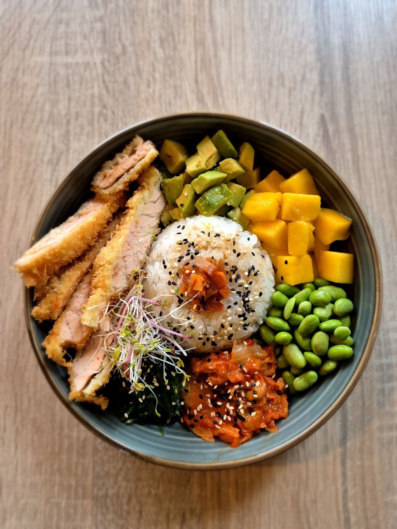 BOWL ŁOSOŚ W PANKO