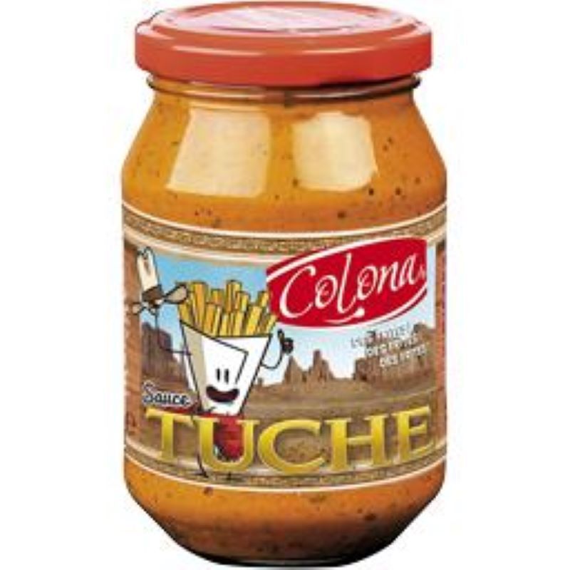 SAUCE TUCHE : sauce à base de tomates avec des mélanges de paprika , poivre , oignons et fenouil .