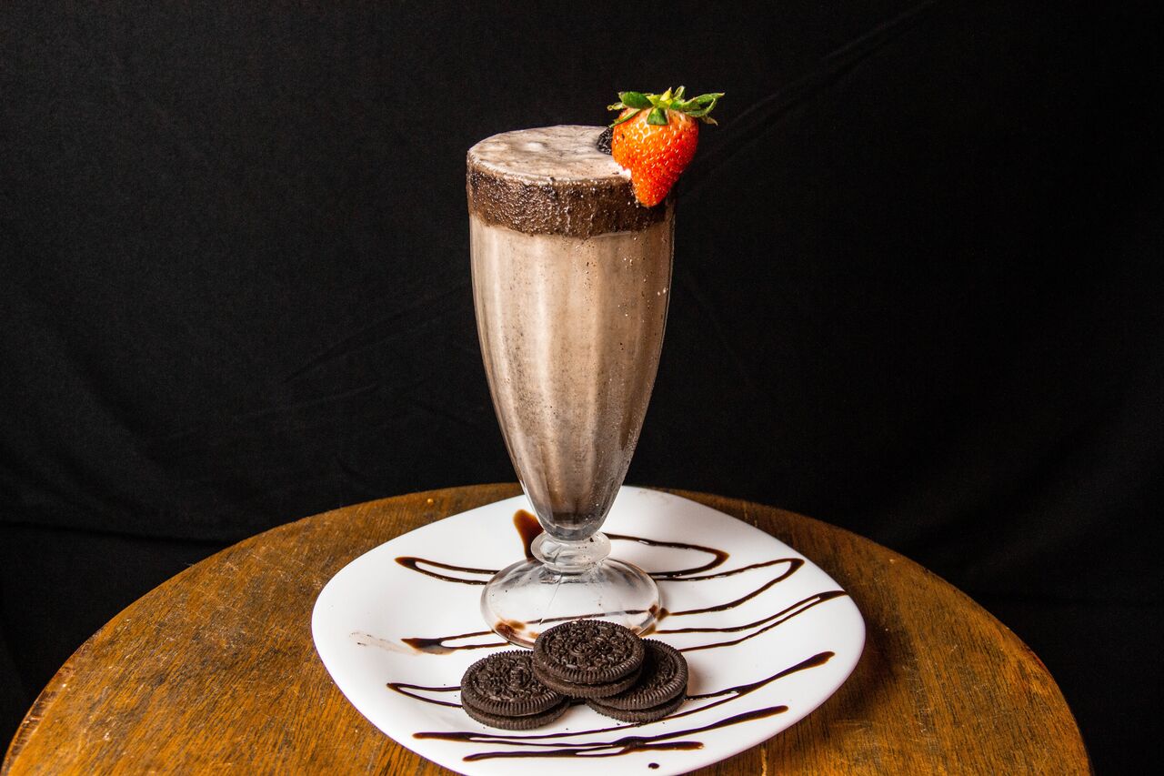 Verführerische Desserts und erfrischende Milkshakes - der süße Abschluss bei Monty's Café und Restaurant!