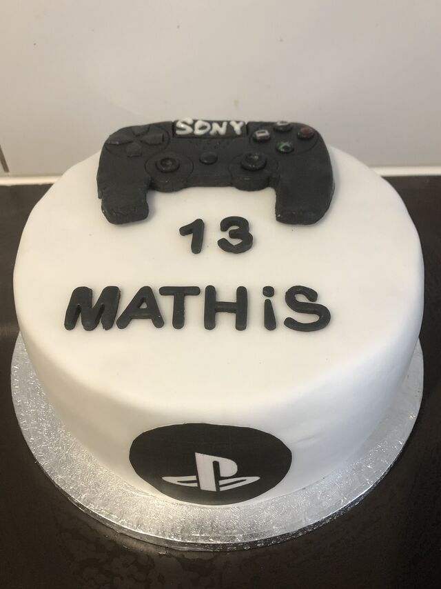 Wedding cake PlayStation 