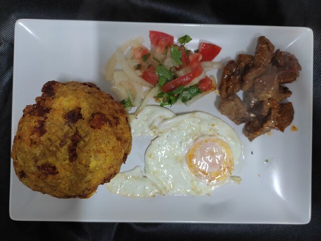 BOLON CON CHICHARRON