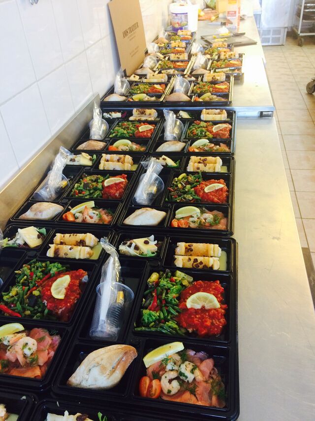 Préparés le jour même chaud ou froid, livré où vous le souhaitez. 