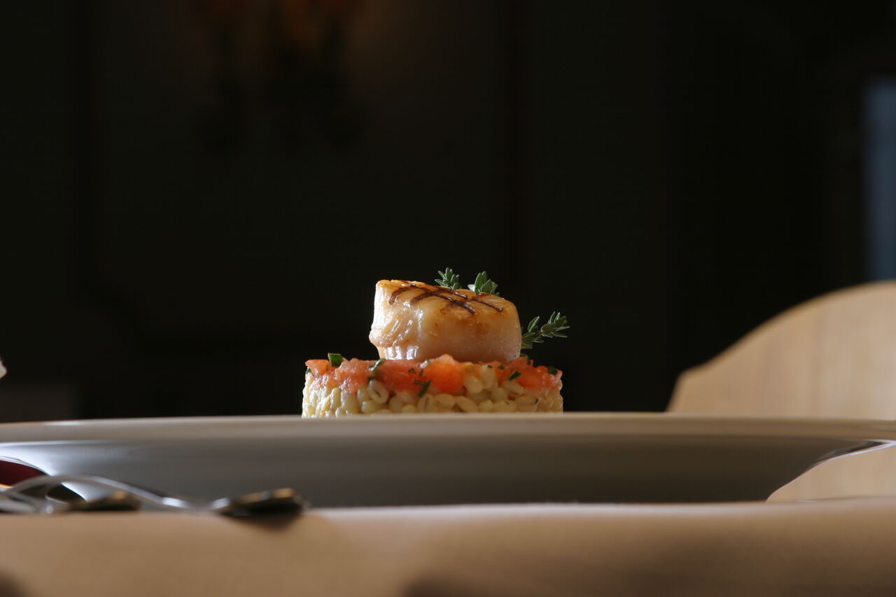 Gebratene Jacobsmuschel/Orangen-Graupen-Risotto/Tomaten-Confit
Kreation:Thomas Semmler(Restaurant Haus Kleineichen)