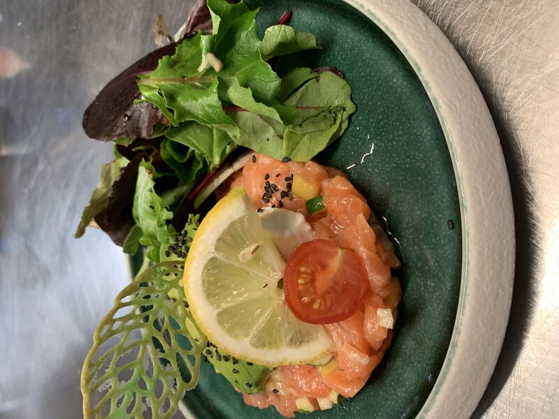 Tartare aux deux saumons, mangue et avocat