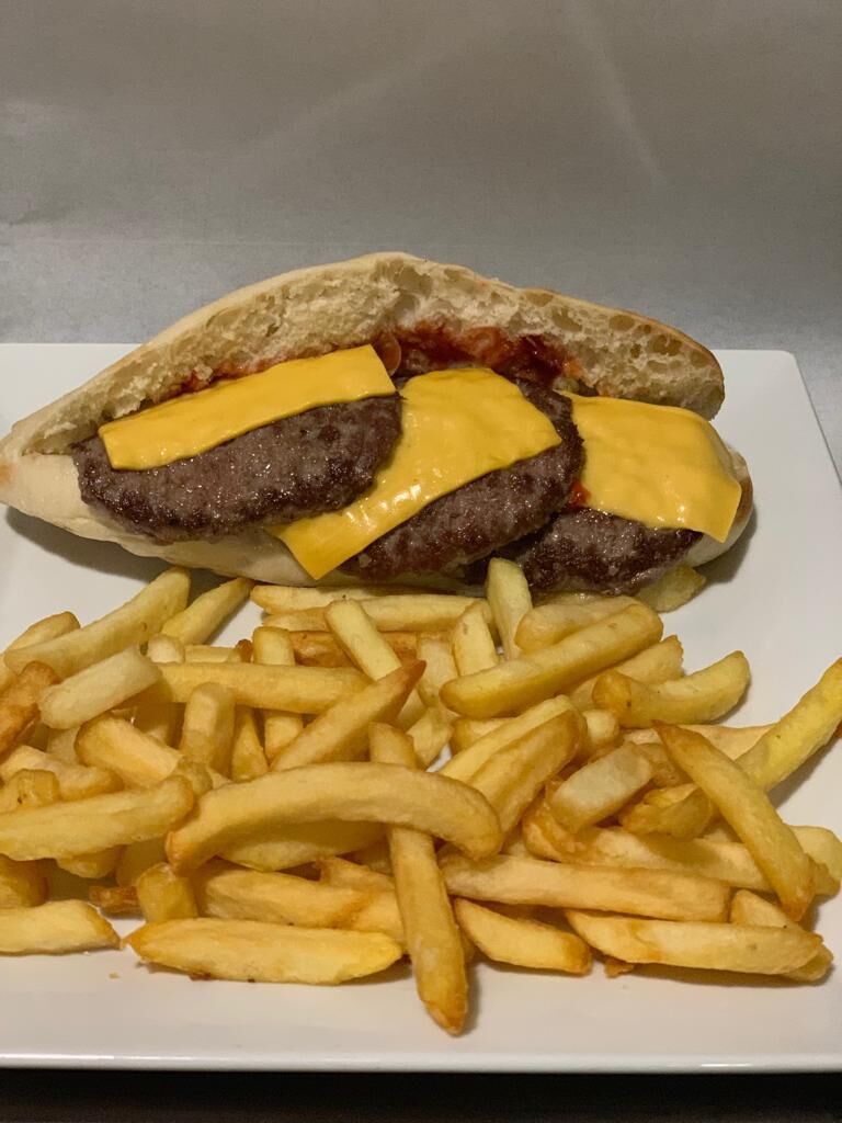 Américain frites 7 €3 steaks hachés plus fromage salade tomates oignons