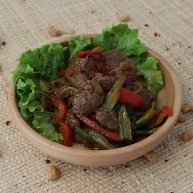 Boeuf au saté et basilique