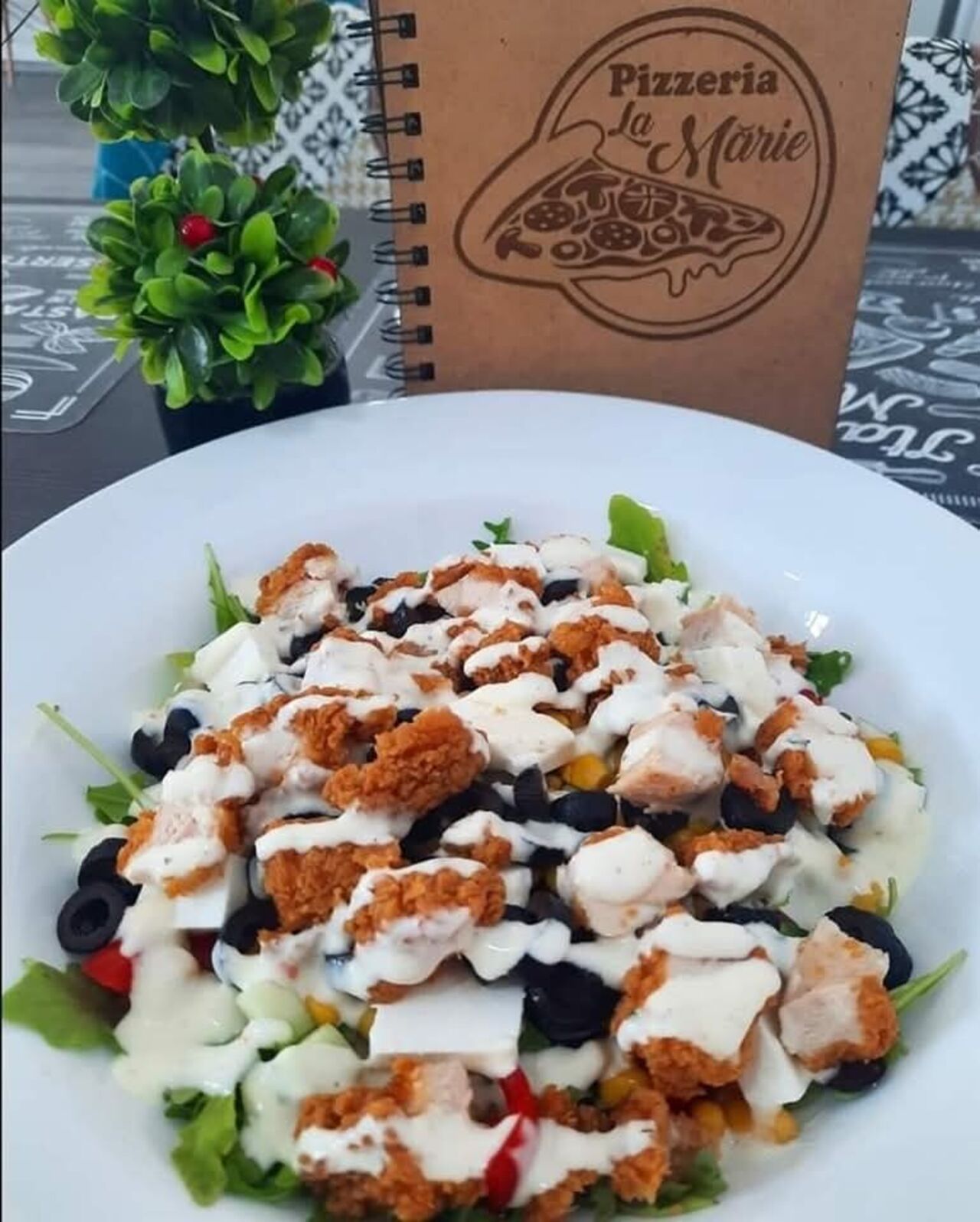Salata Crispy – Răcoritoare, crocantă și plină de viață! 🥗🌽