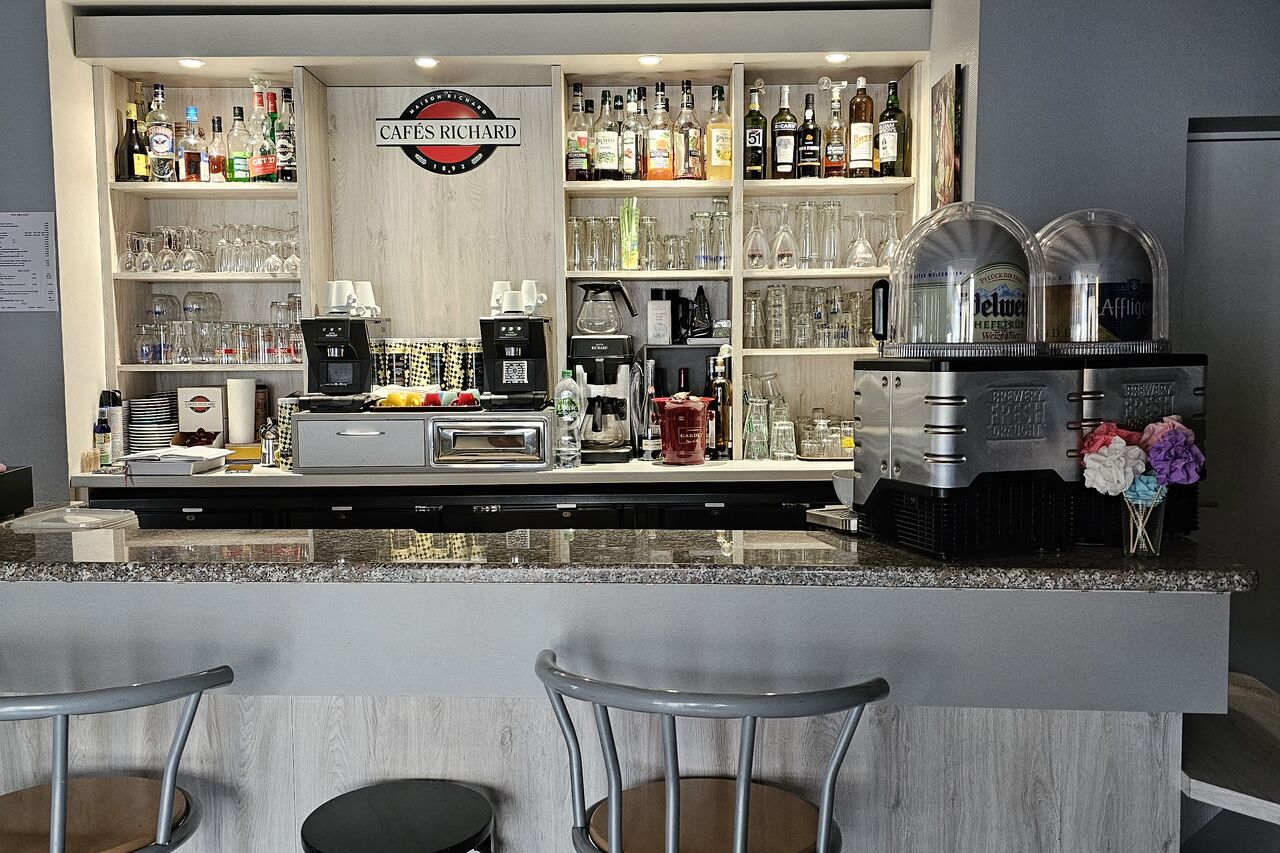 LE BAR