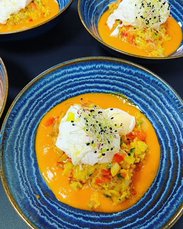 Oeuf poché sur mini ratatouille