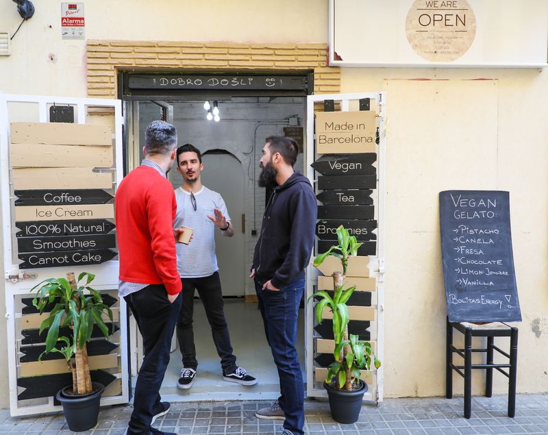 Unique Scene. Unites People.