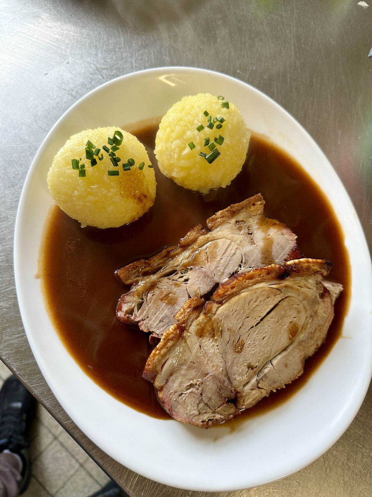 Schweine Krustenbraten mit Kartoffelknödel