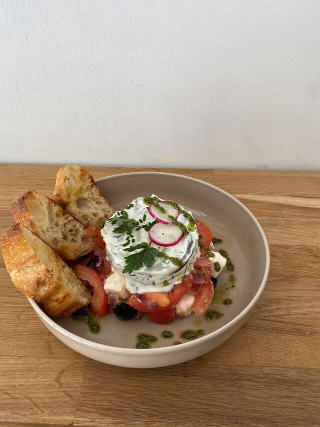 Salade fraicheur Grecque , tzatziki maison 