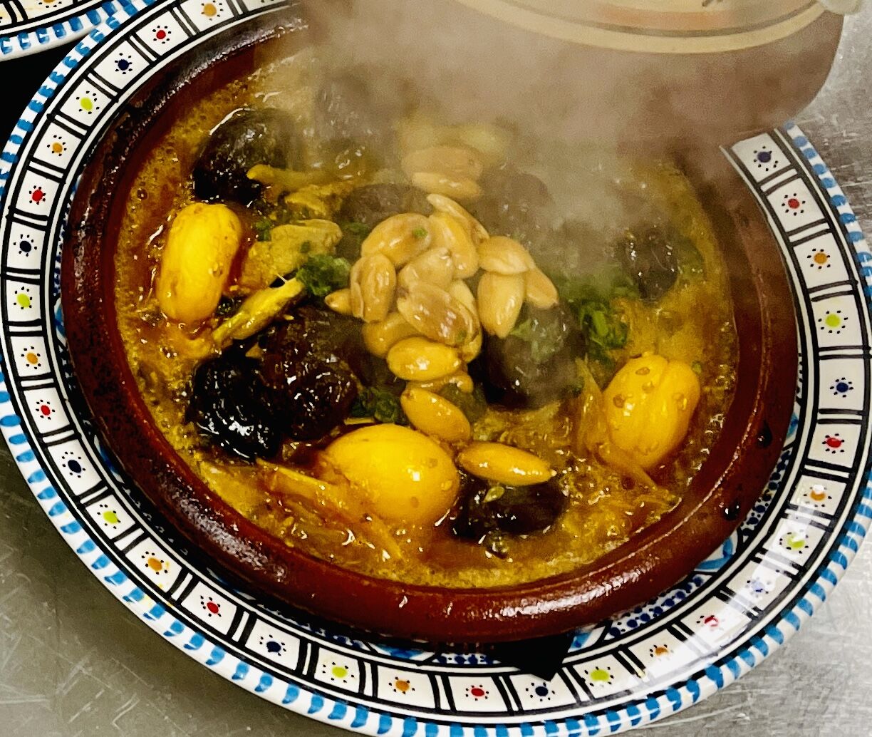 TAGINE AGNEAU PRUNEAUX AMANDES ABRICOTS