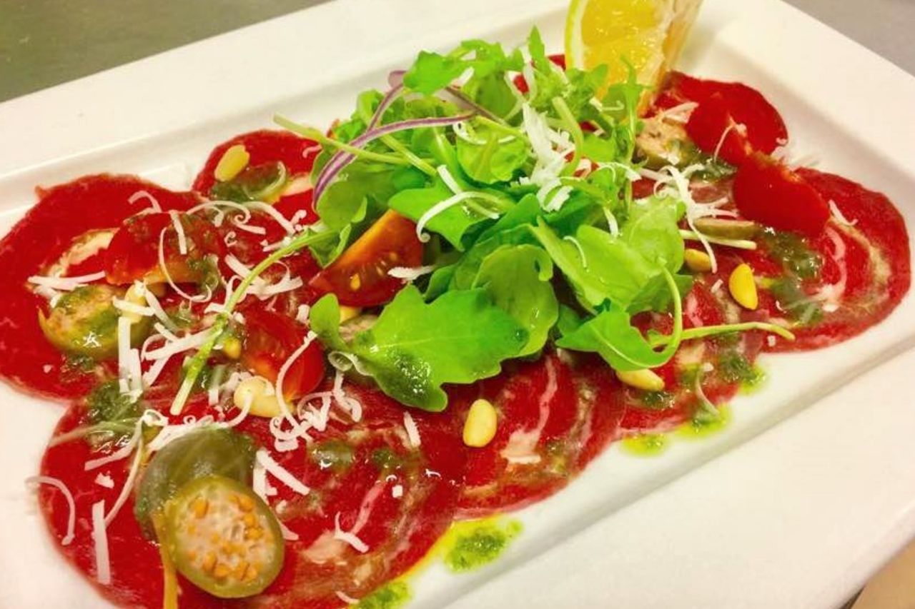 Jeden z fanstastických předkrmů je u nás Hovězí Carpaccio