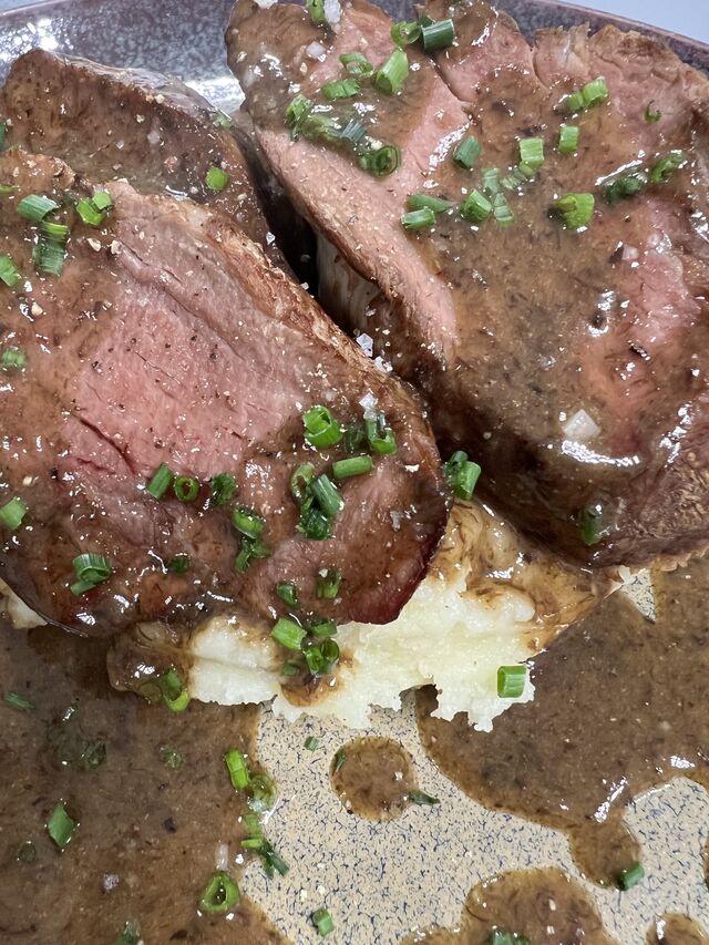 Le Filet de Veau, Sauce Truffée et Embeurré de Pommes de Terre