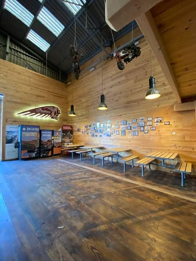 Notre salle d'entrée ou vous pourrez manger ou boire un verre à l'abri.