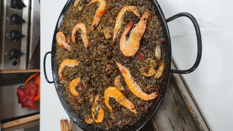 Arroz negro con gambas y chipirones