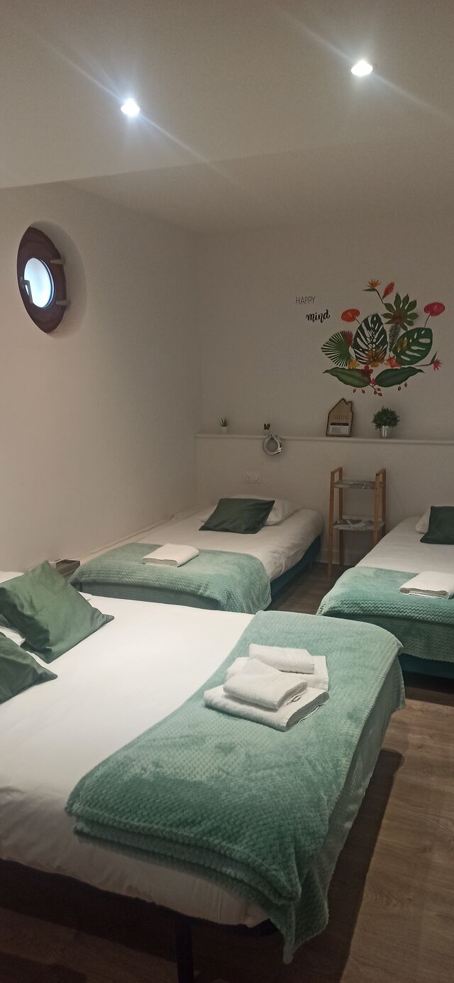 CHAMBRE QUADRUPLE 100€