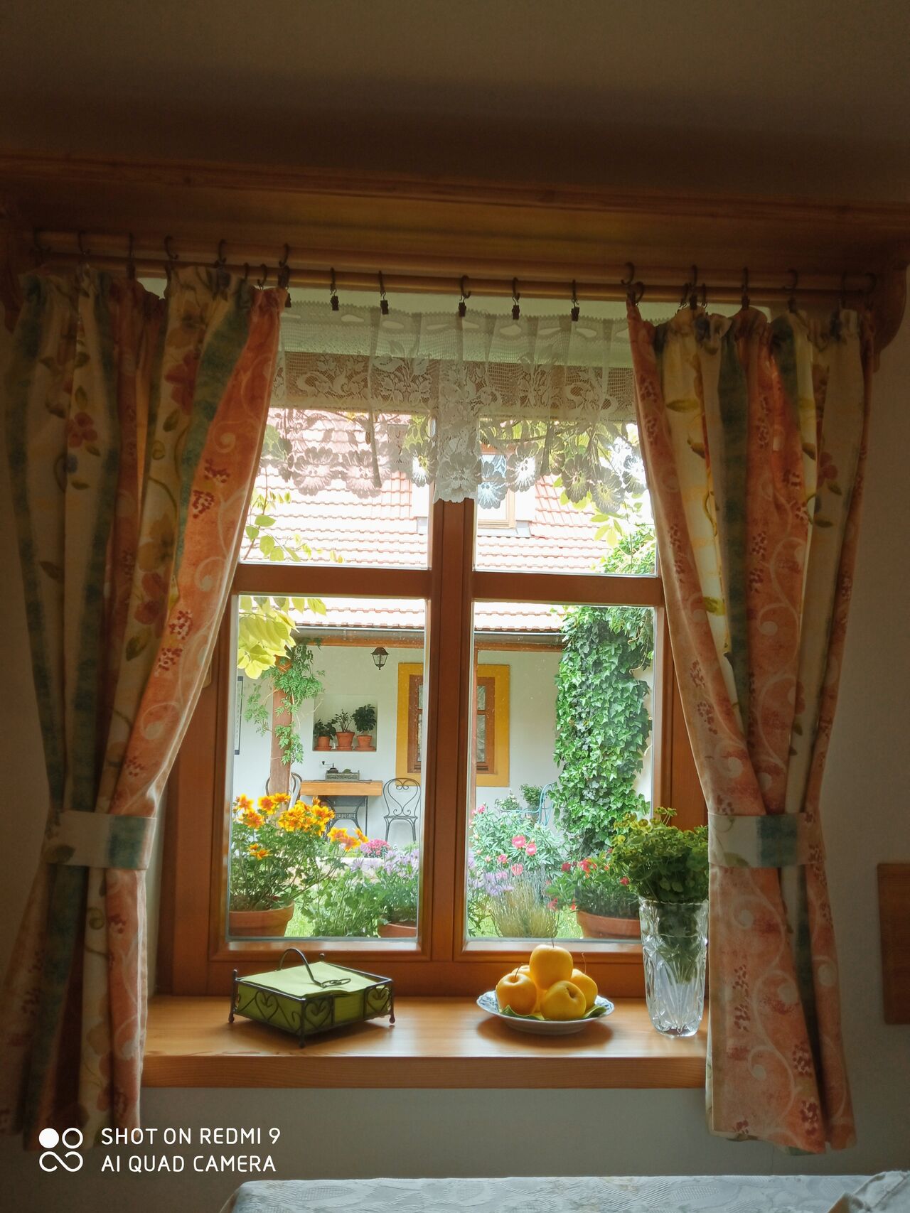 okno do dvora - kuchyňka