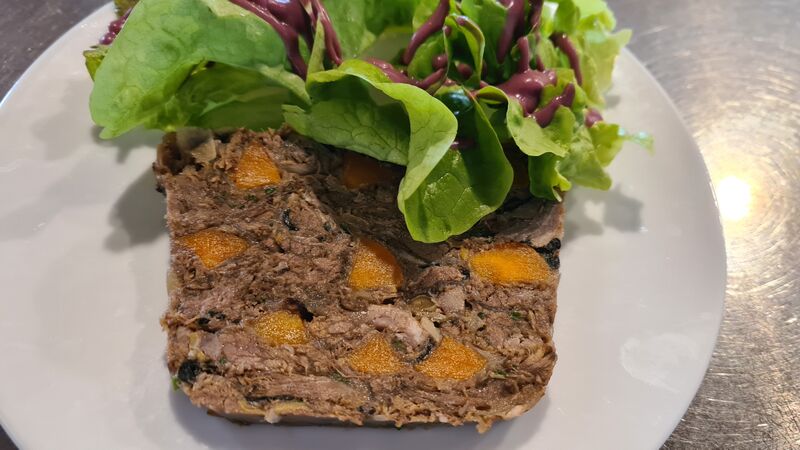 A emporter Terrine de bœuf en gelée et salade vinaigrette au vin rouge