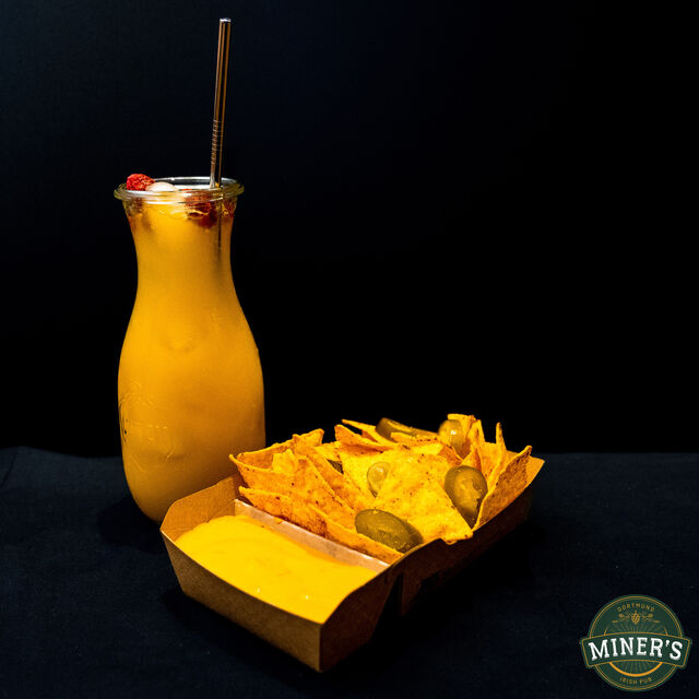 Mango- Maracujá Limo & Tortilla Chips mit Käsesauce