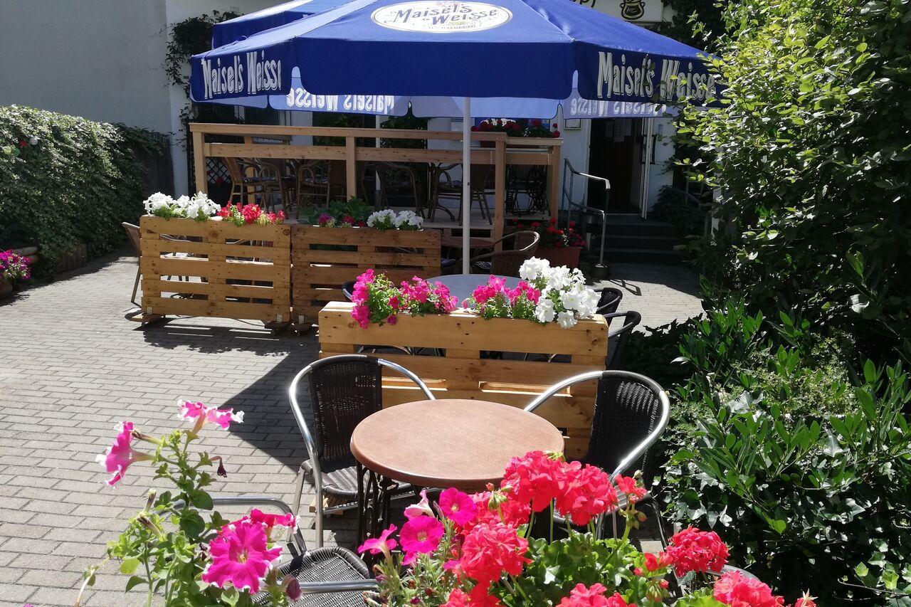 Unser Biergarten erwartet Sie