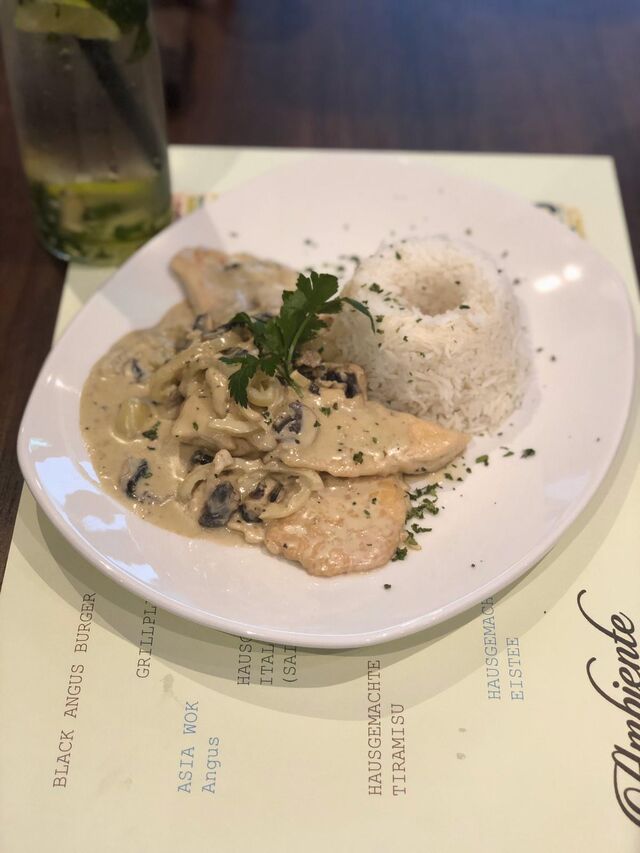 Rahmschnitzel mit Champignossoße