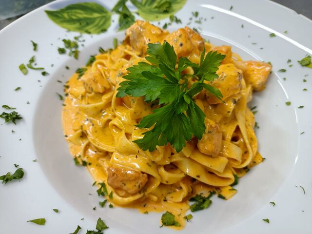 Tagliatelle al Salmone