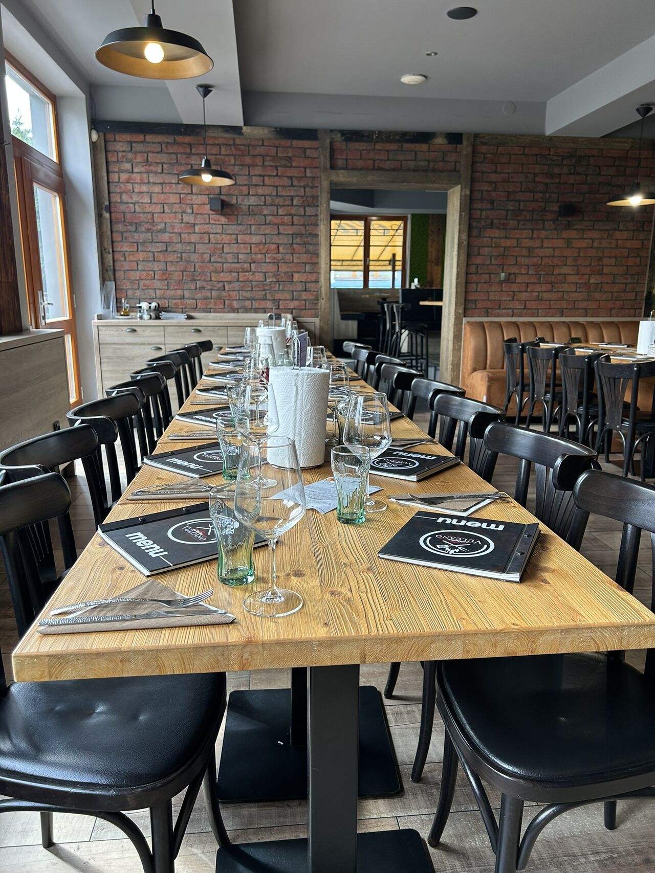 Prostřený stůl pro Vaše setkání v prostorech salónku