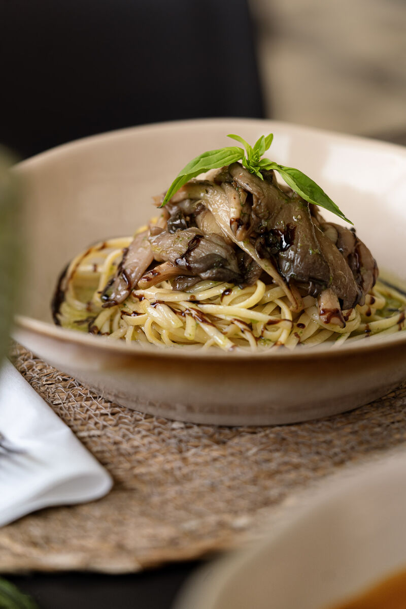 Linguini de Cogumelos com molho de manjericão