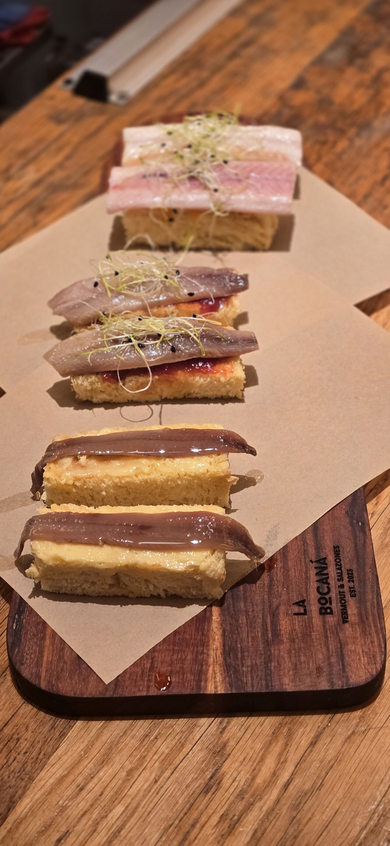 Anchoas/ Anguila ahumada y sardinas ahumadas