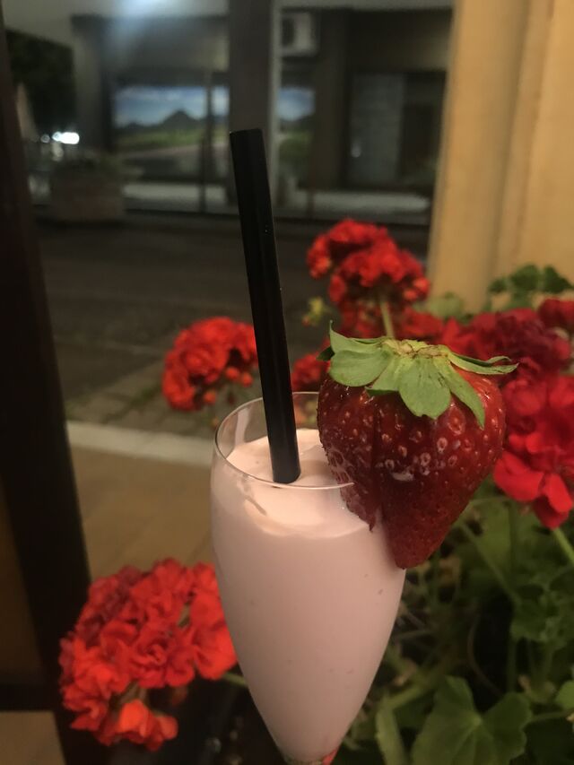 I sorbetti alcolici ed analcolici: al gusto limone, fragola, bacio, liquerizia e Galaxy con liquore liquerizia e gelato limone