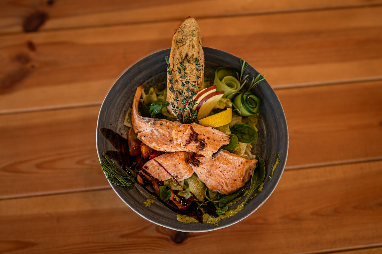 sałatka z łososiem 