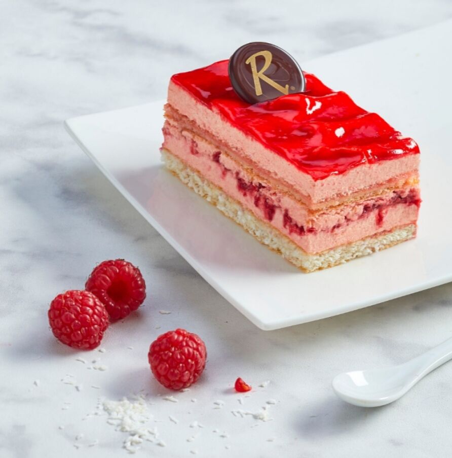 FRAMBOISINE
Part 3€90
Mousseline framboise, délicieuses brisures de framboises et génoise noix de coco
