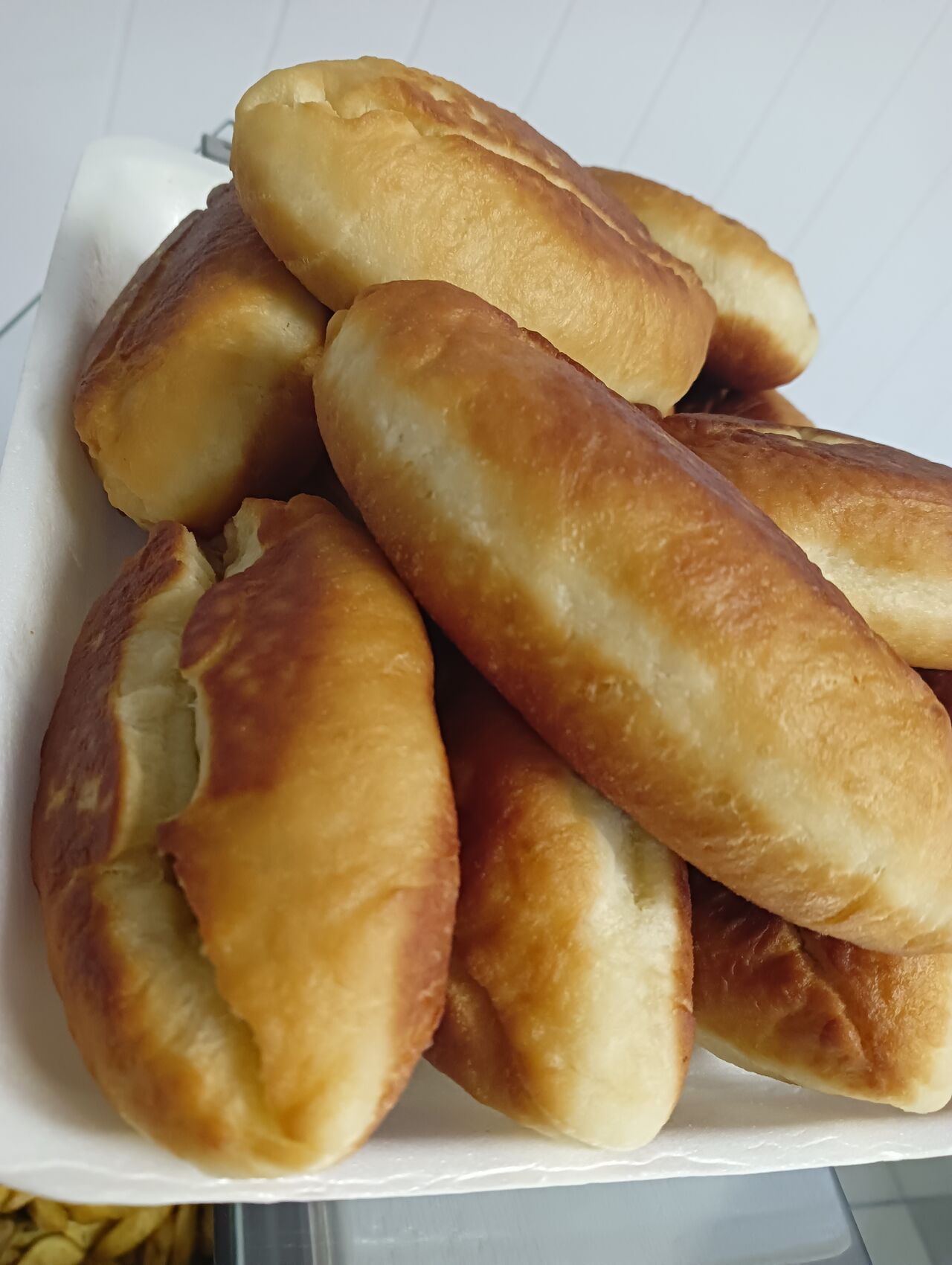 Bułeczki drożdżowe z jajkiem lub mięsem