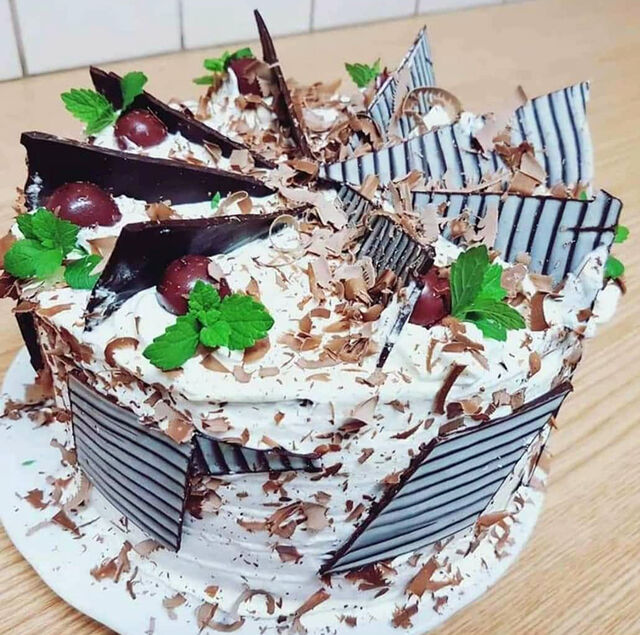 Zauberhafte Themen-Torte aus eigener Herstellung