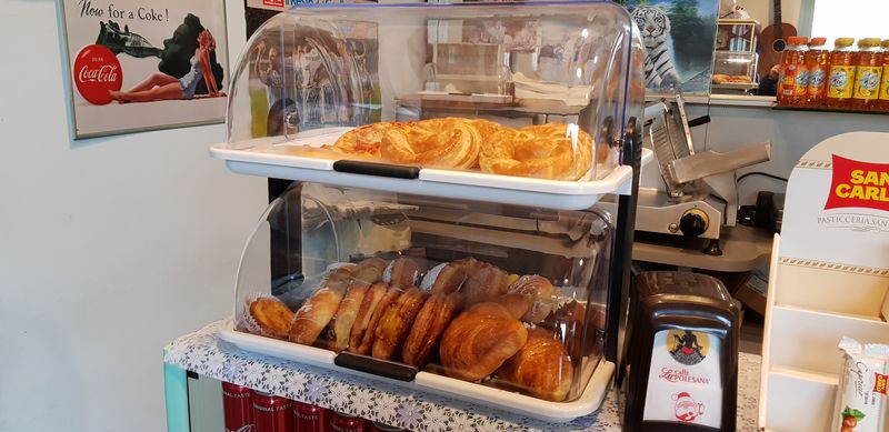 Buona scelta di paste per una colazione o merenda gustosa