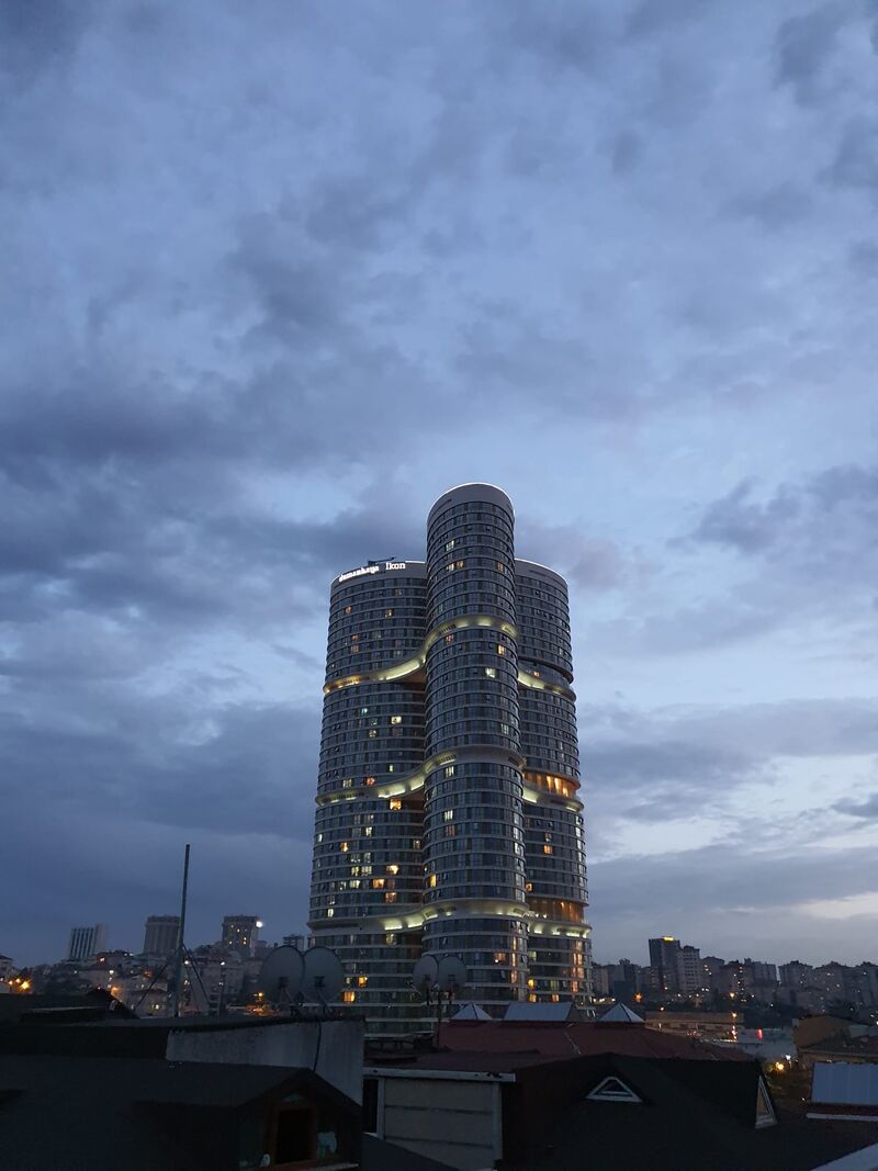 Derin bir sessizlik ve sıcak bir şarap eşliğinde…