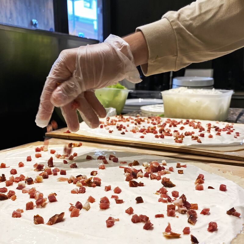 Préparation de tartes flambées