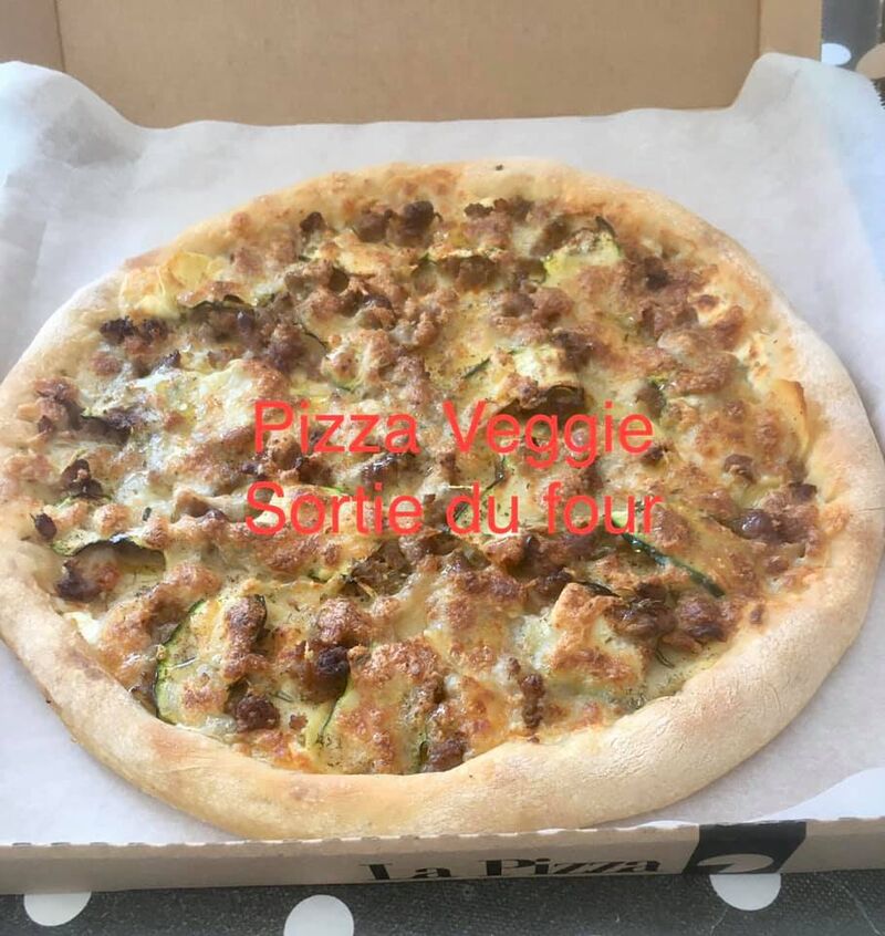 PIZZA VEGETARIENNE : pâte maison, légumes frais cuisinés maison et 3 fromages